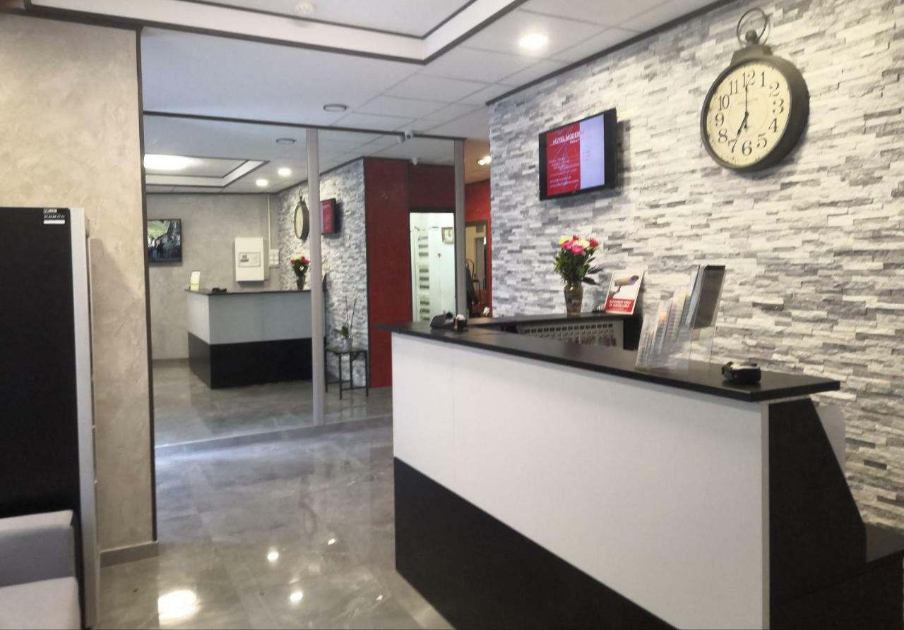Hotel Moderne แซงต์-เดอนี ภายนอก รูปภาพ